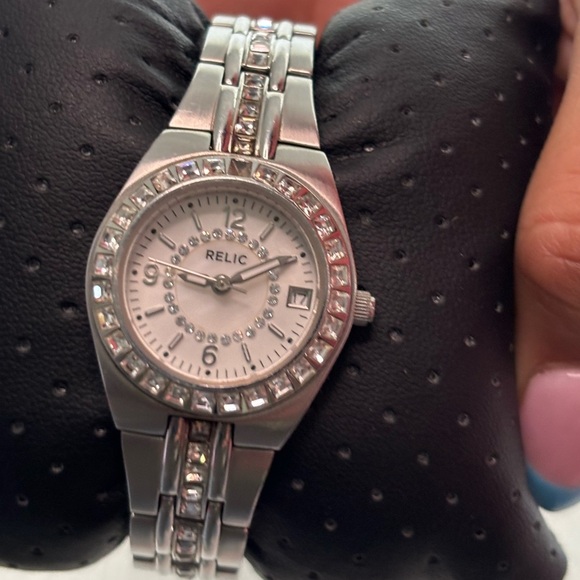 Relic Silver Watch with Elegant Design and Crystal Accents - Picture 7 of 8